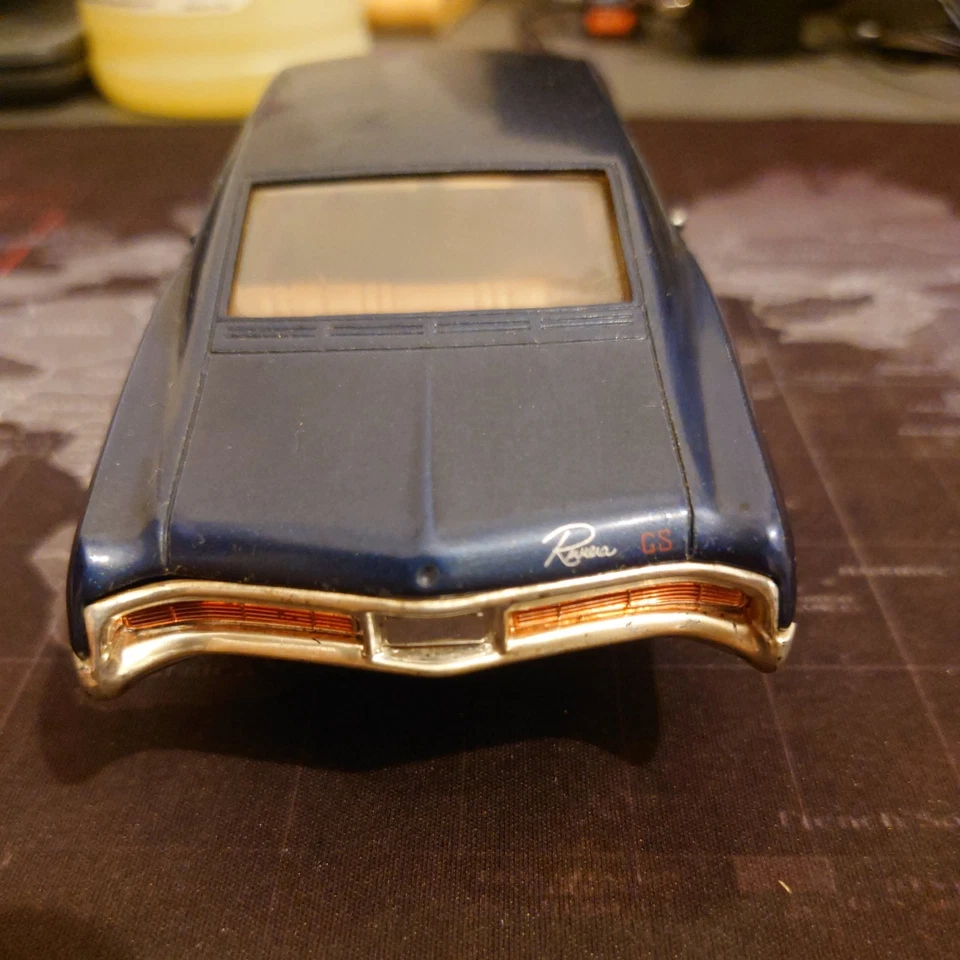 Modelo Buick Riviera 1966 escala 1:24 de Anson Collectors Foto 4 de 4