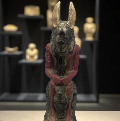 RARE EGYPTIAN ARTIFACTS OF AUTHENTIC PHARAONIC STATUE OF EGYPTIAN GOD ANUBIS BC