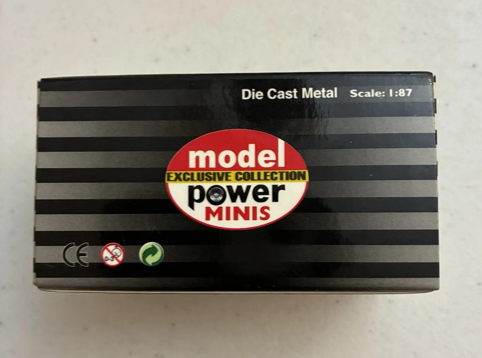 HO Scale Model Power Minis 2005 Crown Victoria Fire Chief 1:87 19407 - Image 4 of 4