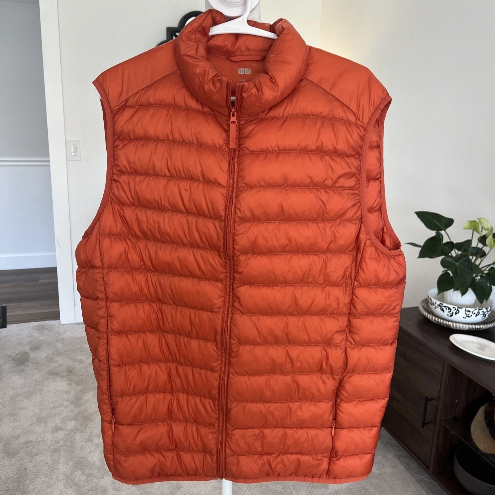 Uniqlo Vest Mens Large Orange Lightweight Down Puffer Full Zip Pockets Light