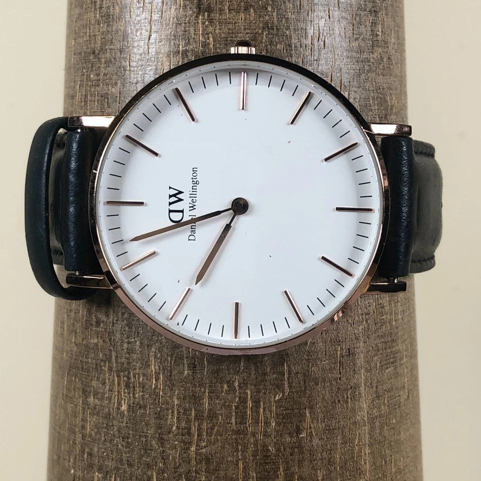 Daniel Wellington Hombre Vestido Negro Cuero Banda Cuarzo Analógico 36mm Reloj 7 1/2" Foto 2 de 4