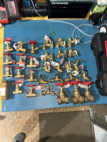 Lot of (33) Brass Plumbing Shutoff Valves 1/2. 3/4, 1 1/4, 1 1/2 Brass Faucets