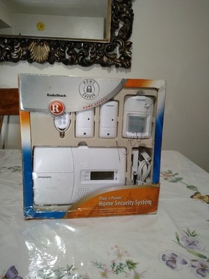 RadioShack Plug 'n Power Home Security System 49-1000 box damaged 