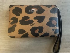 “”COACH””       NEW Corner Zip Wristlet —— Leopard Print #CC871