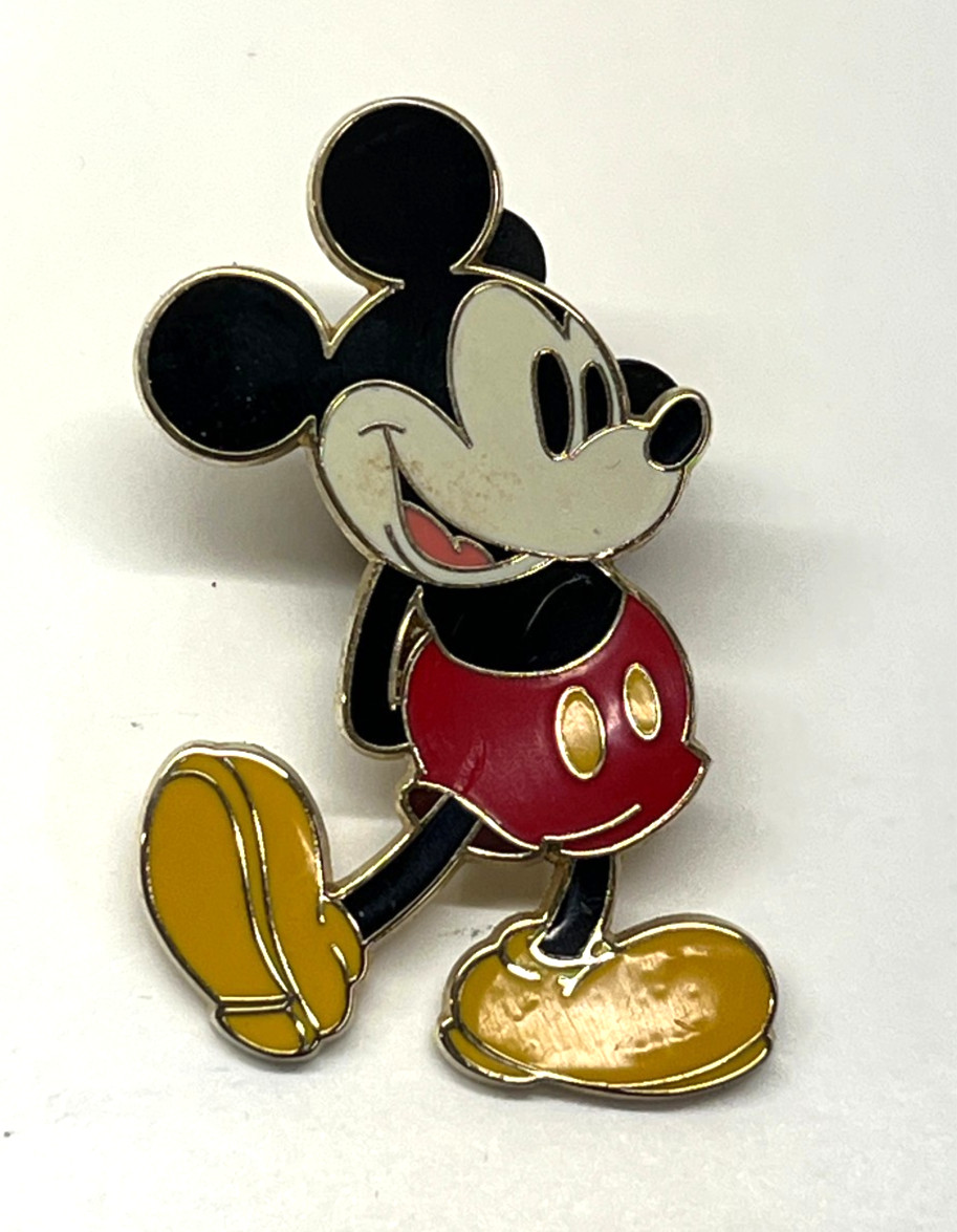 Disney pin 43624 Mickey Mouse Standing Foot Out yellow buttons & Shoes 2006