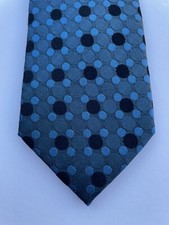 MEN?S NECKTIE IN SILK NAVY AND BLUE GEOMETRIC BY COES IN EXCELLENT CONDITION