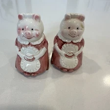 Grammy Pigs Salt and Pepper Shaker Set
