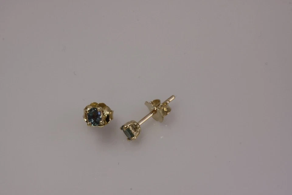 0.25 克拉天然真亚历山大石纯 14k 白金单颗椭圆形耳钉 4 毫米 — 第 4/4 张图片