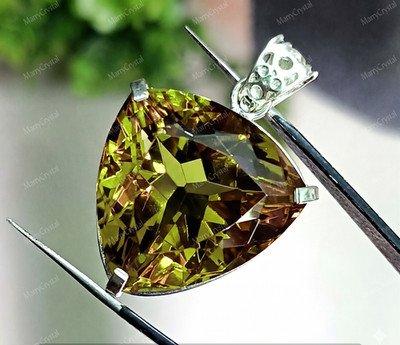 Lightshift Anhänger Farbwechsel Zultanit Glas Trillion Schliff lose Edelstein