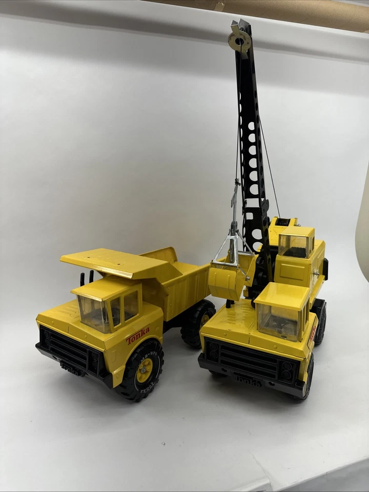 Grúa Tonka MR-970 turbo diésel años 70 y camión de volteo XMB-975 Mighty metal limpio Foto 3 de 4
