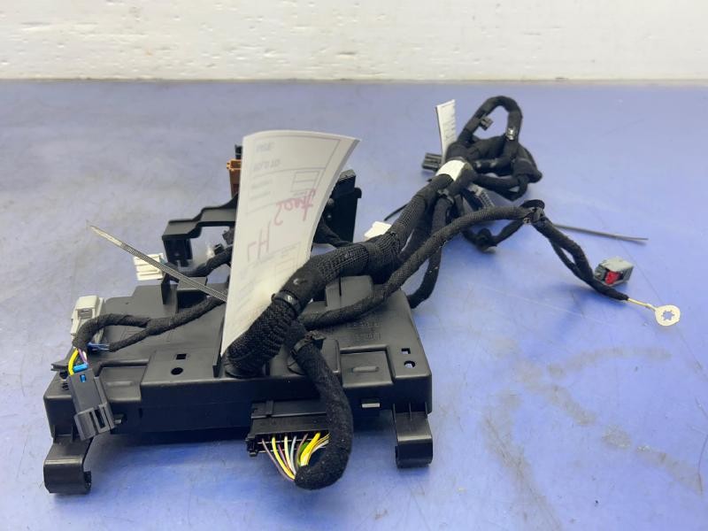 2014 - 2017 MASERATI GHIBLI M157 OEM LEFT FRONT SEAT CONTROL MODULE W/ HARNESS