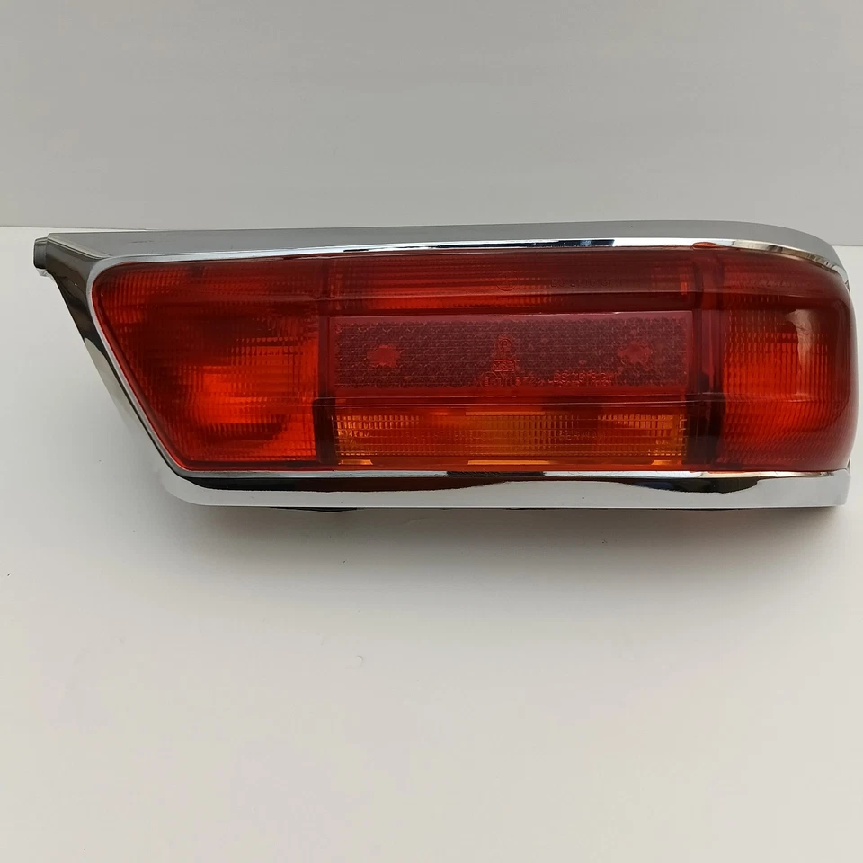 OEM Mercedes Benz Rear Tail Light 220SE 250SE 280SE 300SE  W111 W112 1962-1970 Foto 3 de 4