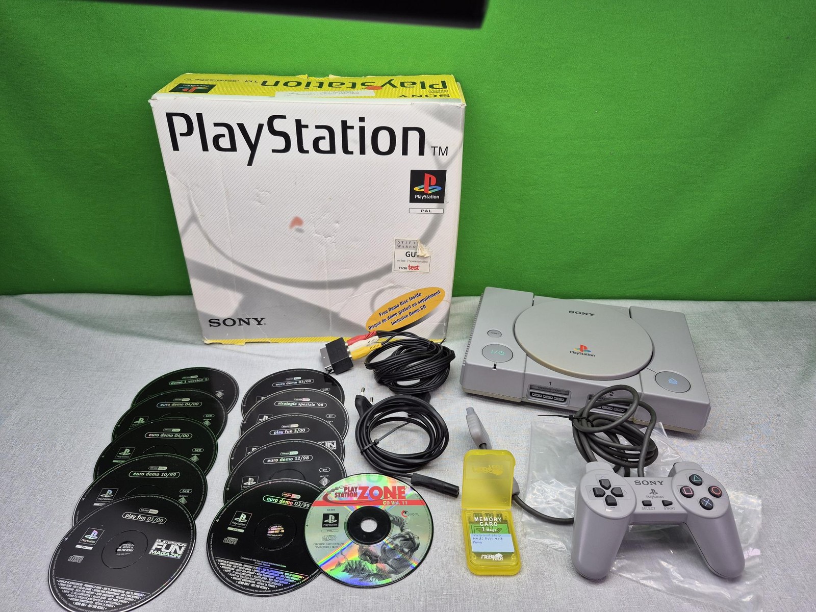 Sony PS1 Playstation 1 SCPH-5502 mit Controller Memorycard Originalverpackung