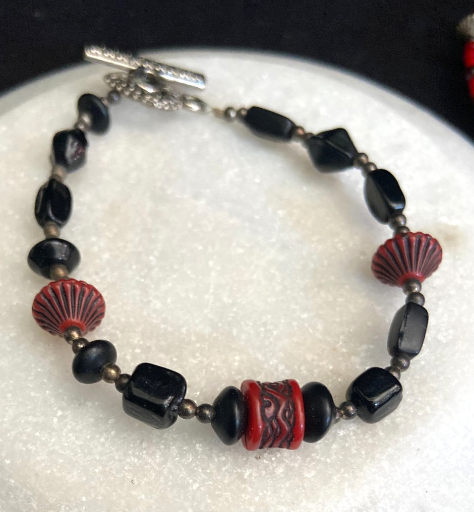 * Bracelet Red Beaded Toggle Stack Unicef Stretch… - image 2