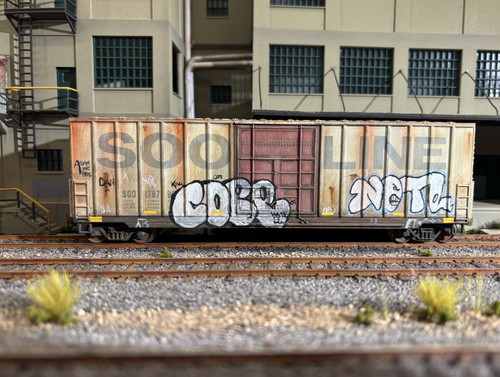 HO Scale hand graffiti  ATHEARN Soo Line 50' boxcar #178796 custom weathered | Condition: New