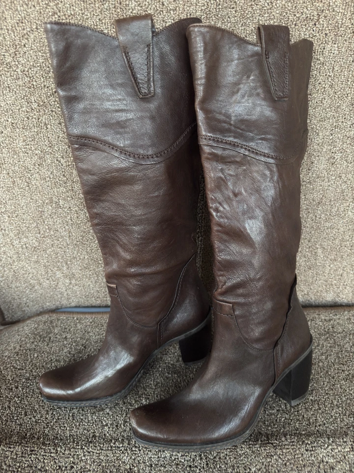 Botas altas Sundance 37 marrón oscuro cuero esmaltado para mujer  Foto 2 de 4