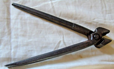 ancienne pince à tendre, monter, bourrelier sellier tapissier poignée octogonale