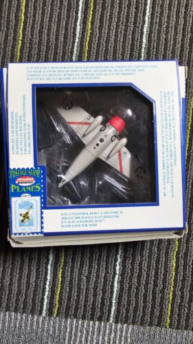 Model Power Diecast Plane 1/100 F4F Wildcat (Silver & Yellow) New - Picture 2 of 2