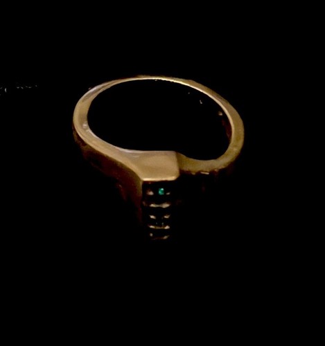 Anello vintage tono oro spazzolato con cinque pietre verdi misura 7,0 - Foto 6 di 6