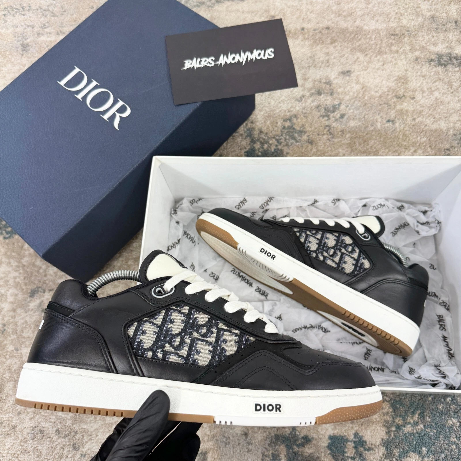 Baskets obliques Dior B27 en veau noir et beige PRIX CONSEILLÉ *