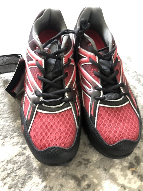 slip resistant gym shoes