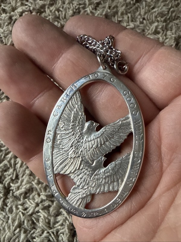 STERLING SILVER WALLACE 1976 PEACE ON EARTH ORNAMENT, 2 DOVES Pendant Necklace