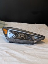 2016-2018 HYUNDAI TUCSON PASSENGER SIDE HEADLIGHT W/BULBS 92102-D3