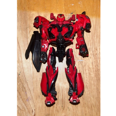 Hasbro Transformers Studio Series 02 AOE Stinger Figure