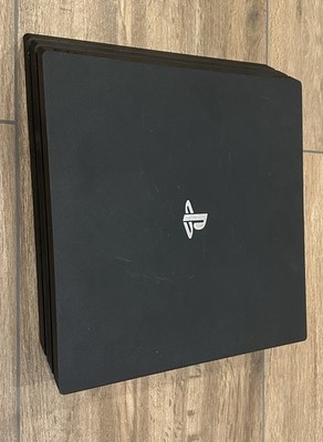 Sony PlayStation 4 Pro 1TB Heimkonsole - Schwarz mit Controller