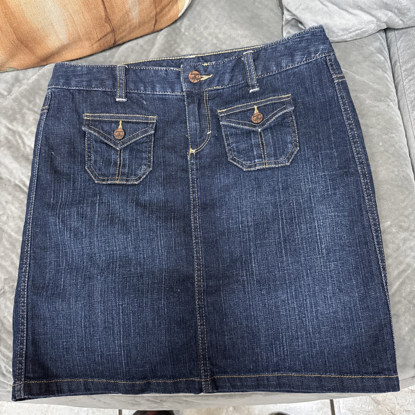 Size 2 Tommy Hilfiger Women’s Dark Wash Blue Denim Summer Mini Skirt!