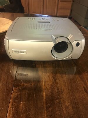 Infocus LP640 DLP Projector VGA DVI 2200 Lumens 16:9 1400x1050 - 