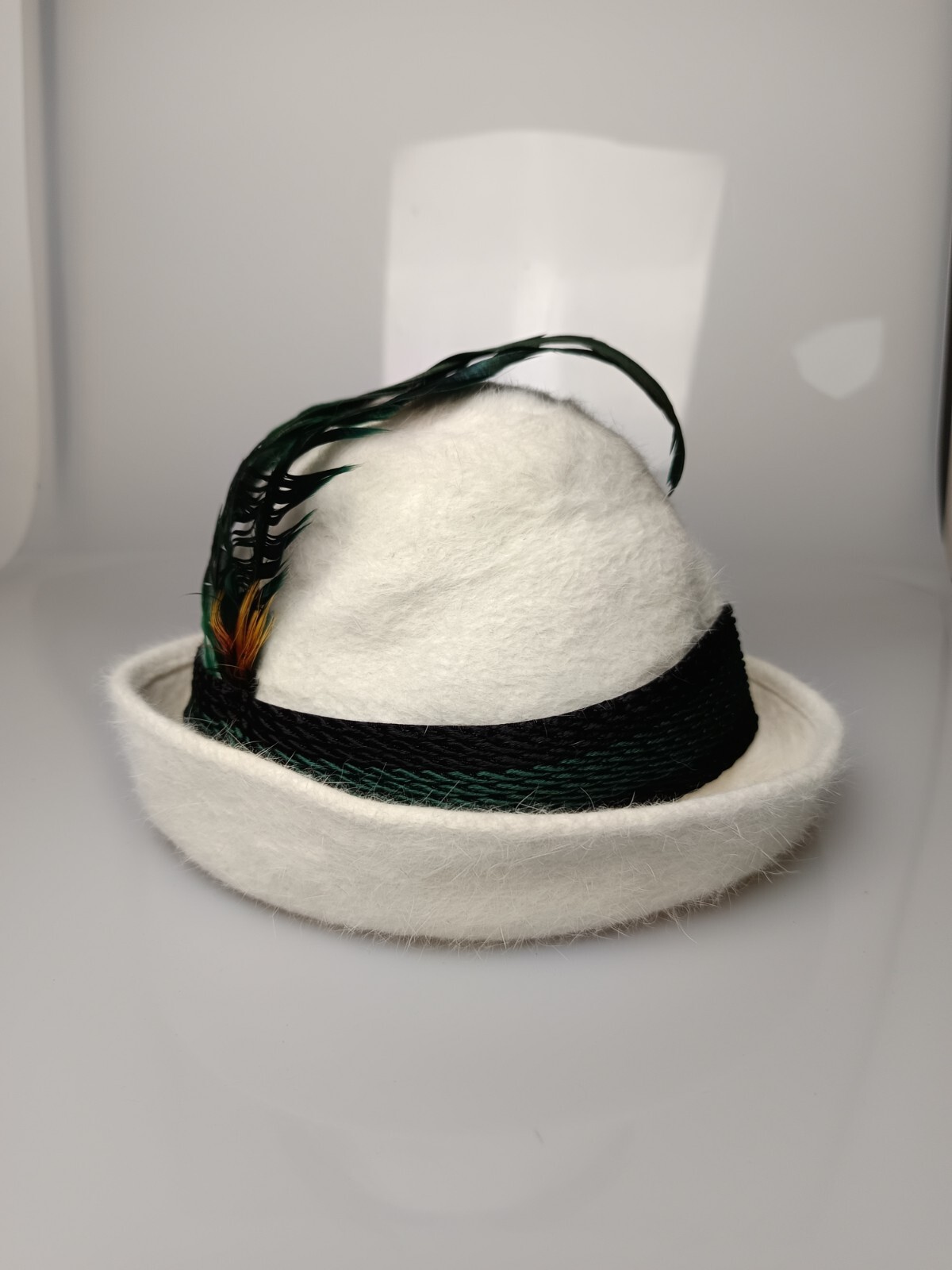 Stylish Vintage European Fedora Hat for Timeless Elegance-image