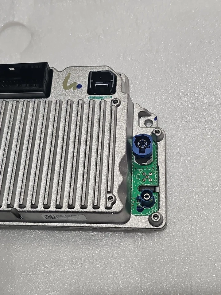 KR3T14G370CL 2019-2020 Ford Mustang Radio Información Pantalla Monitor con Módulo Foto 3 de 4