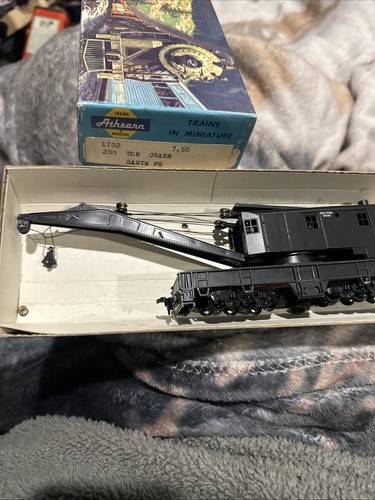 Athearn #1702 HO Scale Santa Fe 200 Ton Crane