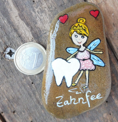 bemalter Stein Zahnfee Fee mit Zahn Kinderzahn Zahnarzt Handarbeit Kunst
