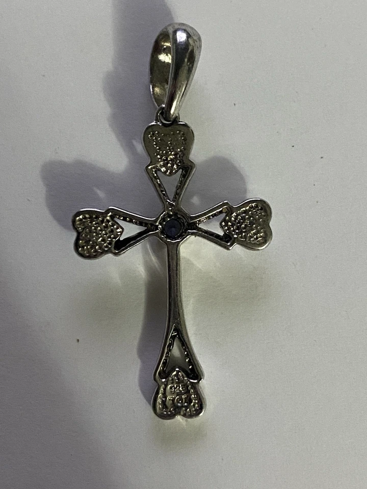 Colgante cruz de plata de ley con piedra de circonita cúbica Foto 2 de 3