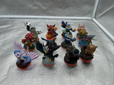 Skylanders Lot AA Giants 12 Figures .TESTED AND WORKS