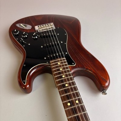 Fender FSR American Standard Hand Stained Ash Stratocaster Wine