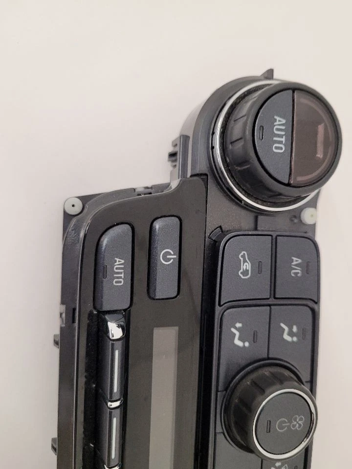 2017 - 2020 CHEVROLET SUBURBAN 1500 Temperature Control Dash Mounted  - Image 3 of 4