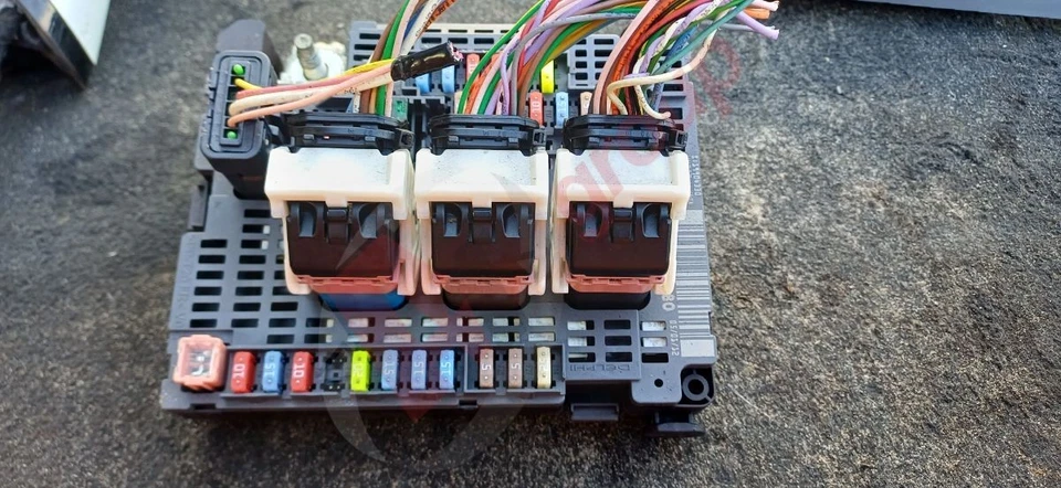 CITROEN DS4 THP DSPORT 11-13 FUSE BOX BCM 9677987380 - Image 2 of 4