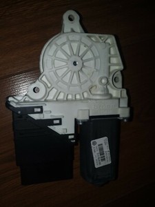 VW Golf 5 Variant Jetta 1K Passat 3C Fensterhebermotor hinten rechts 1K0959704P