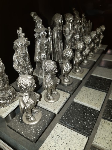 War Of The Rings Chess Set - Picture 5 of 12
