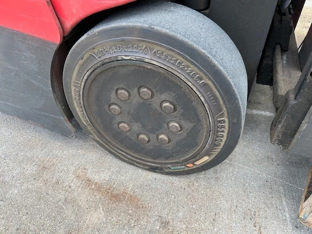 2017 Raymond 425-C35TT 3500 lb Cap. Electric Standup Forklift 3 Stage Mast 188" - Image 4 of 4