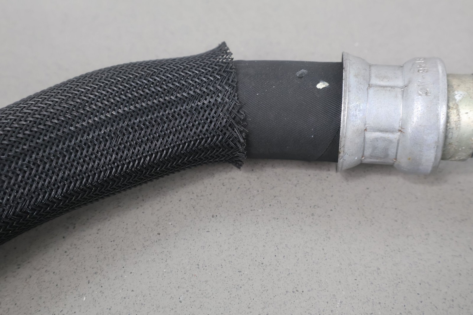 2009 Aston Martin V8 Vantage 4.7L Oiler Cooler Pipe Outlet (9G33-6B748-AC)