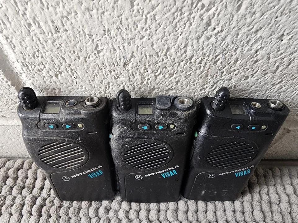 LOT OF 3 Motorola Visar Handie-Talkie FM Radio 16 Channel VHF H05KDD9AA4DN - Image 2 of 4