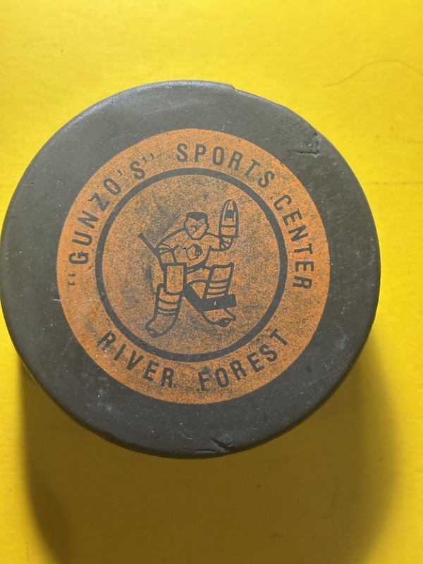 OLD VINTAGE HOCKEY PUCK - GUNZO'S SPORTS CENTER RIVER FOREST