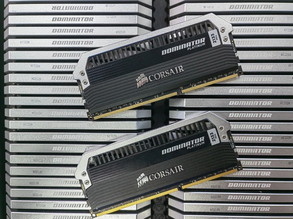CORSAIR 2 x 8GB DDR3 2133 Desktop DIMM RAM Dominator PLATINUM CM3X8GA2133C9D8 - Image 2 of 2