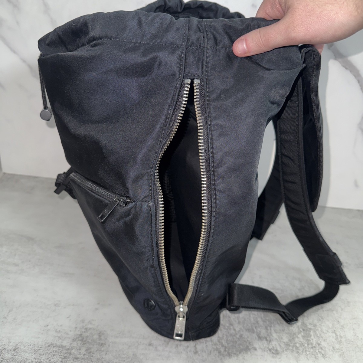 best osprey travel bag Farpoint 55L Men's Backpack It features an adjustable Multi Color:Black n Green LEPRIX1031 Buy Black Leather Backpacks