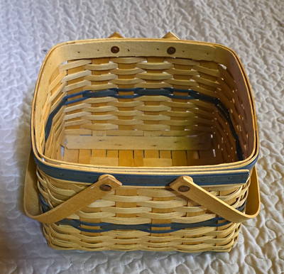 Longaberger 1998 Collectors Club Medium Rectangular Woven Basket With Handles
