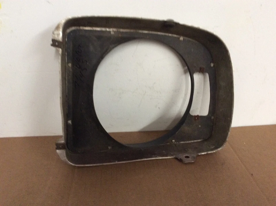 1971 - 1976 VOLVO 145 S HEADLIGHT BEZEL RIGHT PASSENGERS SIDE OEM USED - Image 4 of 4